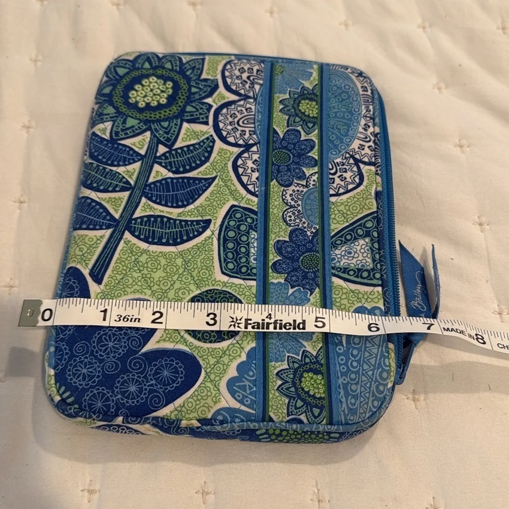Vera Bradley Doodle Daisy Tablet/Kindle Holder (22)